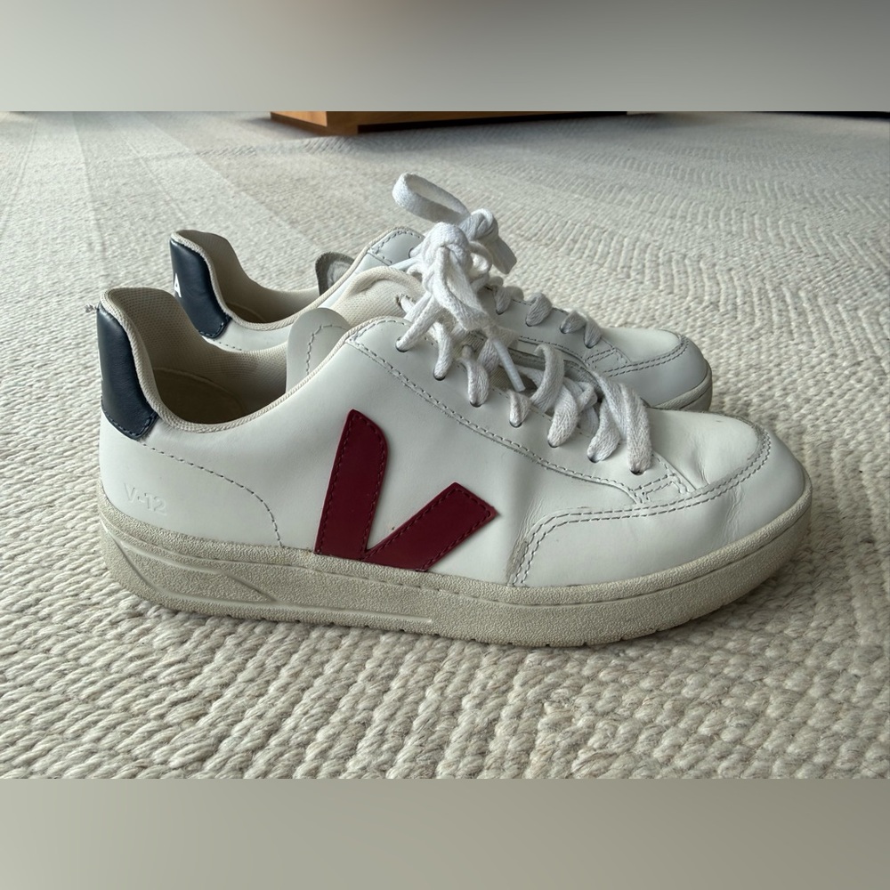 Veja V-12 Sneaker in Extra White & Marsala Nautico Sneaker sz 6 - Picture 3 of 10